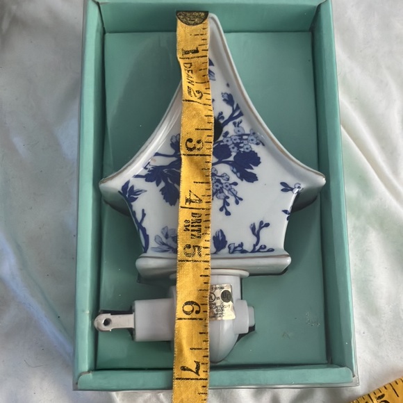 🆕 in box House shaped nightlights with blue cherry blossom pattern - Picture 6 of 6